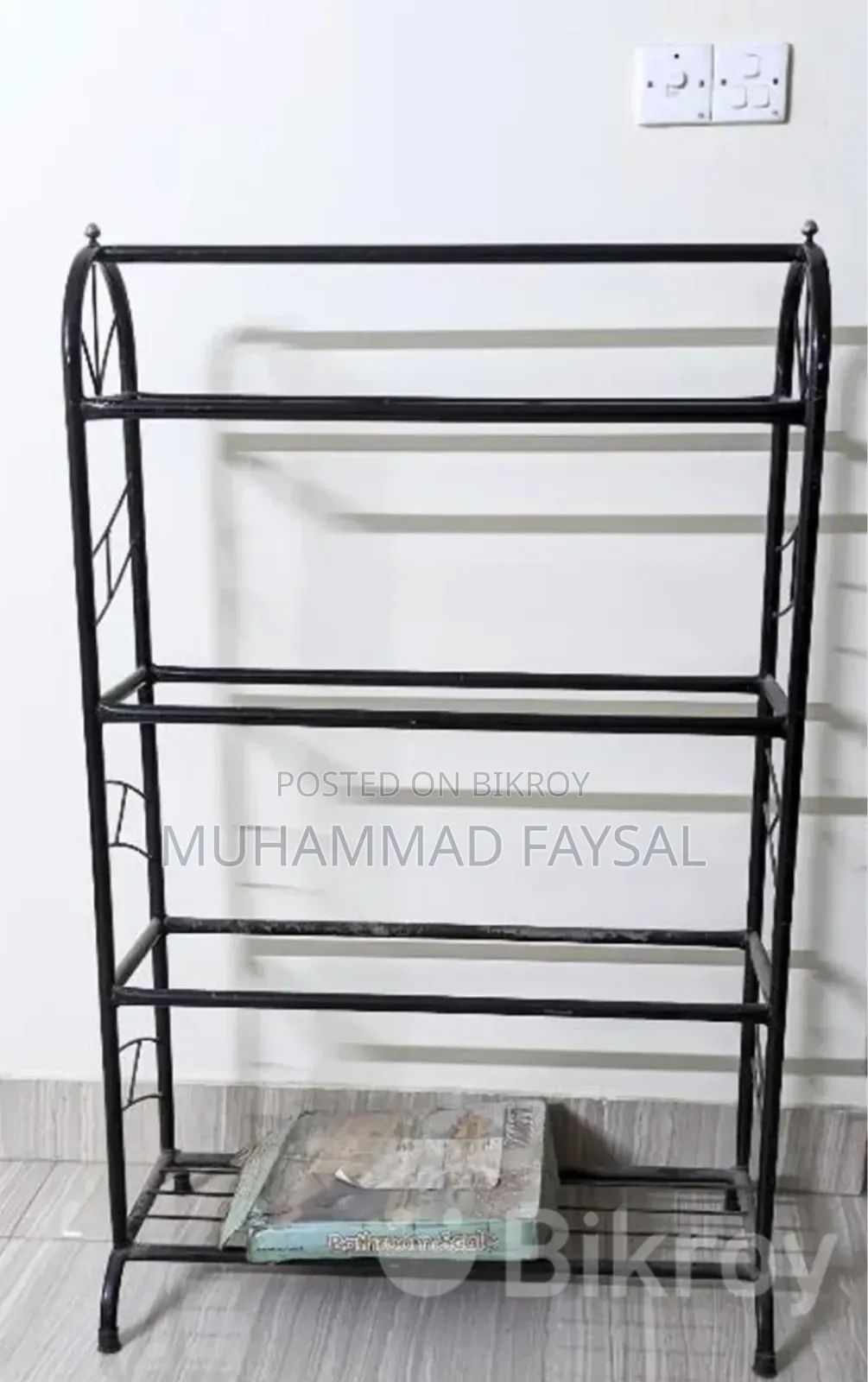 Iron pipe clothes hanging rack