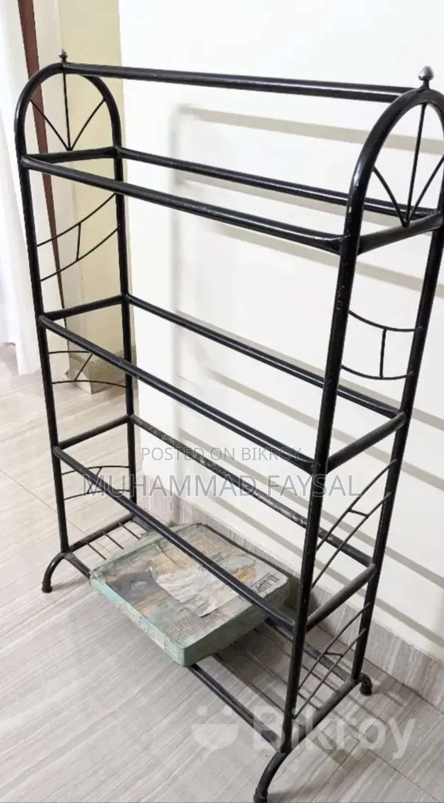 Iron pipe clothes hanging rack