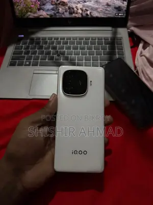 আইকিউওও ২৫৬ জিবি সাদা