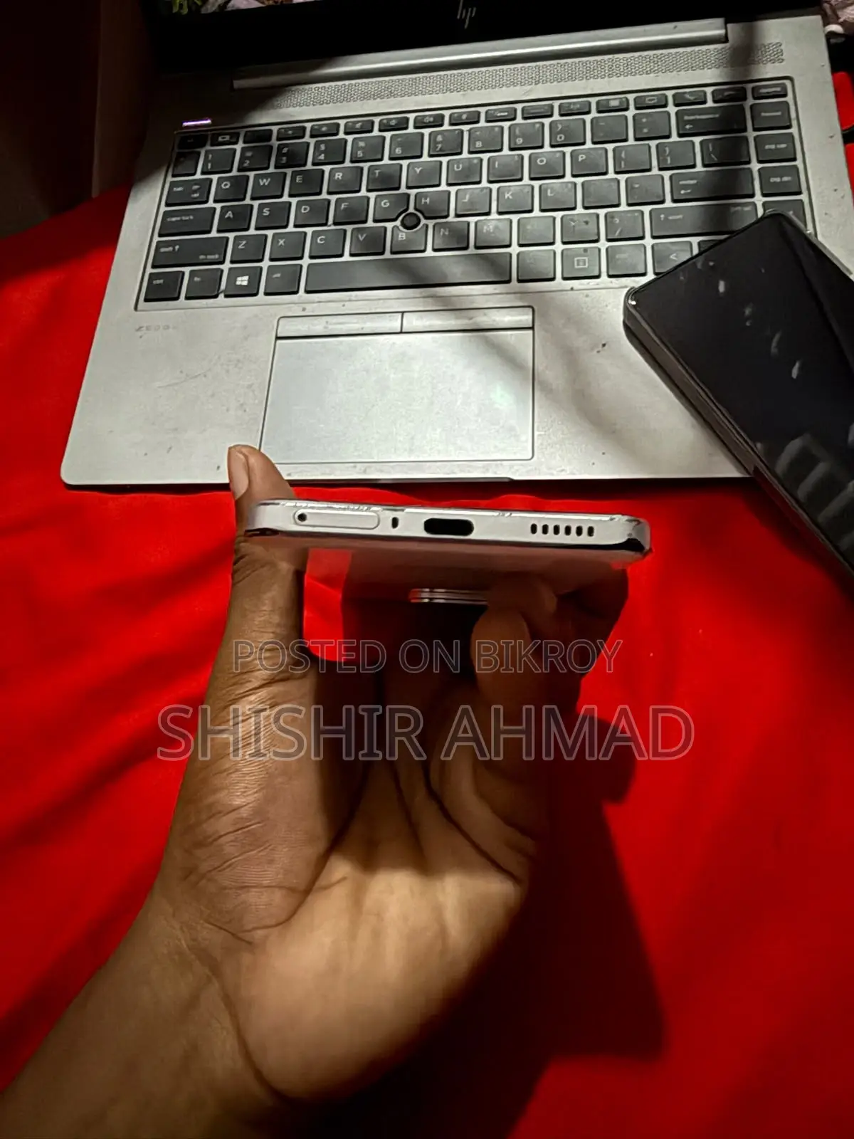 আইকিউওও ২৫৬ জিবি সাদা