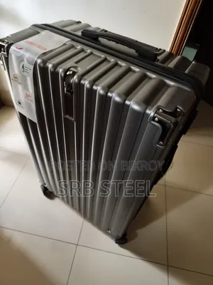 ব্যবহৃত স্যুটকেস