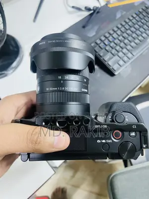 Sigma 18-50mm F/2.8 DC DN Lens for Sony E-Mount – Fresh Condition