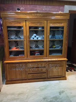 সেগুন কাঠের শোকেস একদম নতুনের মতো