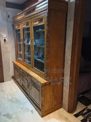 সেগুন কাঠের শোকেস একদম নতুনের মতো