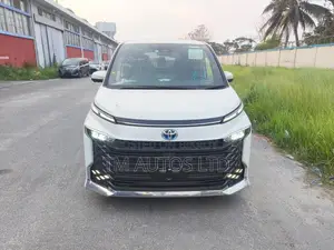 Toyota Voxy S-Z 2WD 7-Seater 2023 Pearl