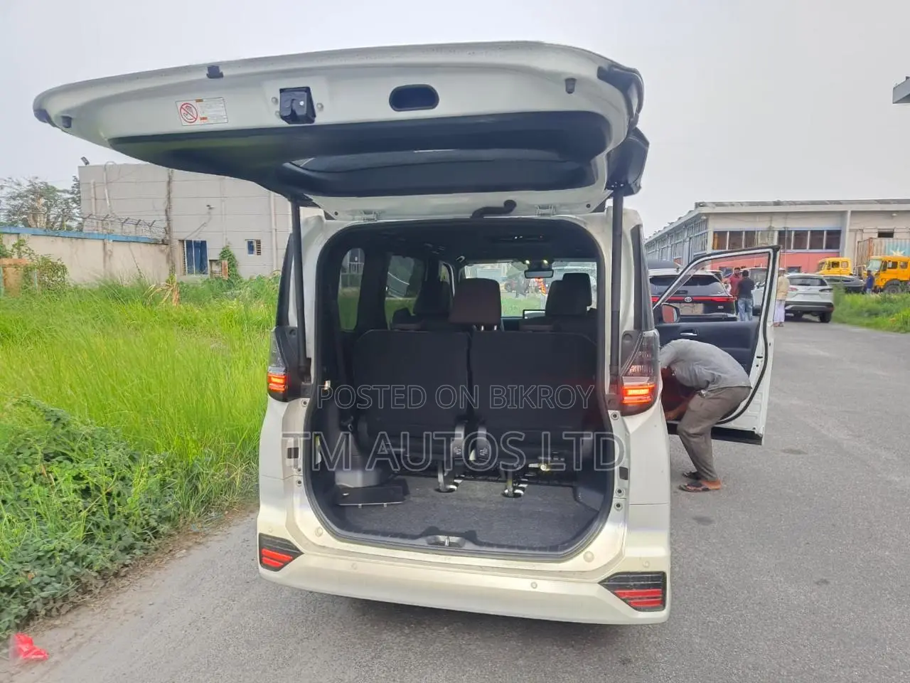 Toyota Voxy S-Z 2WD 7-Seater 2023 Pearl