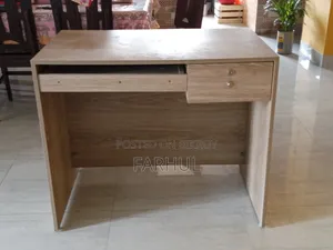 কম্পিউটার টেবিল