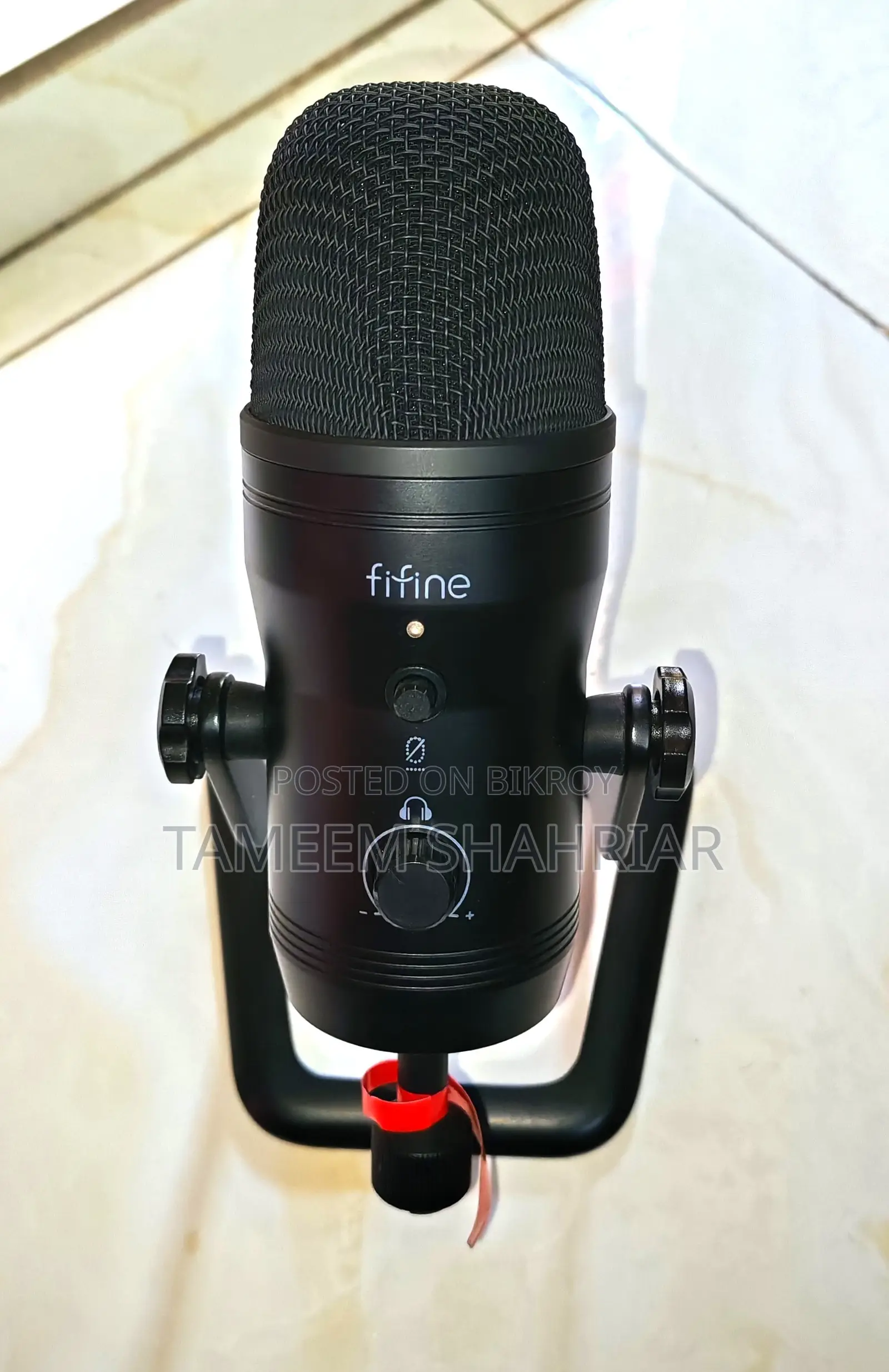 Microphone (Fifine K690 Condenser)