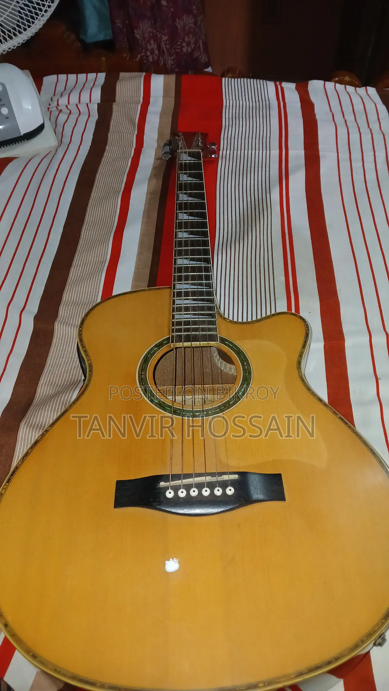 Fender FD220 Model Guitar