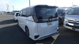 Toyota Voxy S-Z Two-Wheel Drive Seven-Seater 2022 Pearl