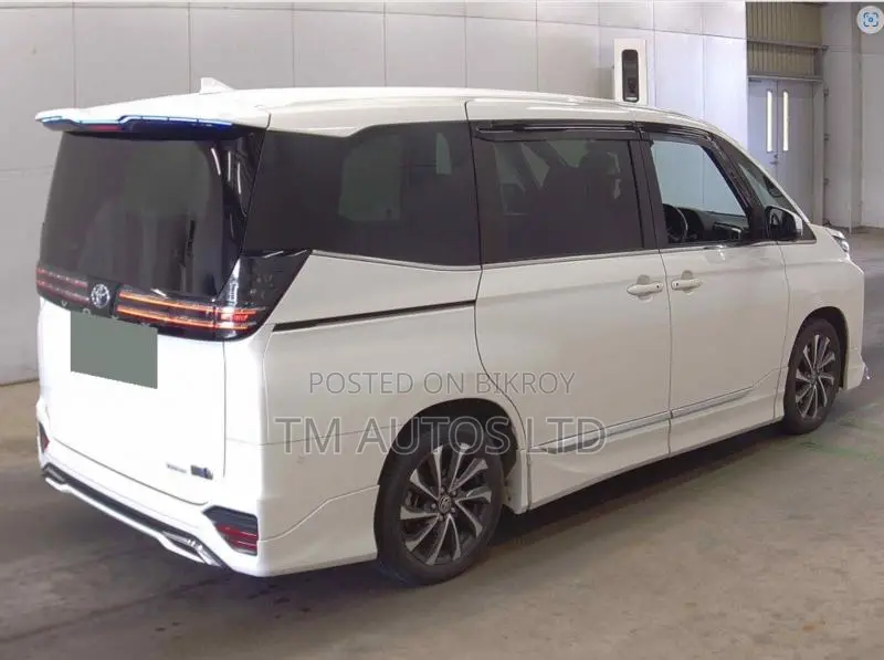 Toyota Voxy S-Z Two-Wheel Drive Seven-Seater 2022 Pearl