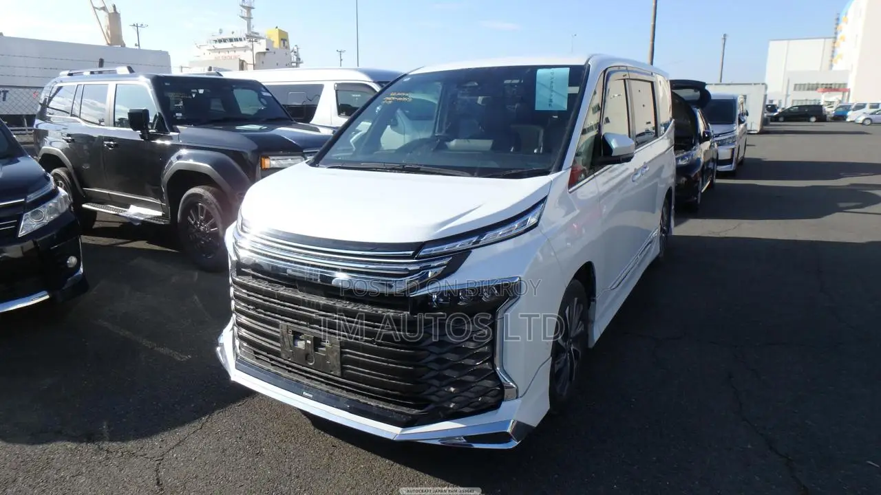 Toyota Voxy S-Z Two-Wheel Drive Seven-Seater 2022 Pearl