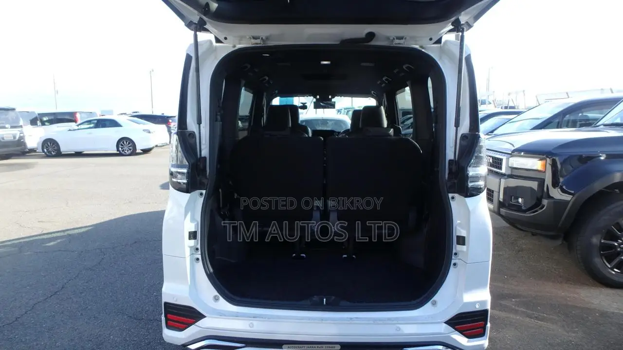 Toyota Voxy S-Z Two-Wheel Drive Seven-Seater 2022 Pearl