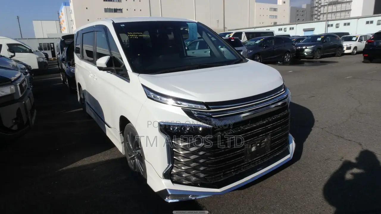 Toyota Voxy S-Z Two-Wheel Drive Seven-Seater 2022 Pearl