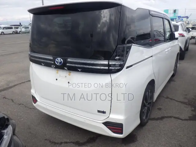 Toyota Voxy S-Z 2WD 7-Seater 2022 Pearl