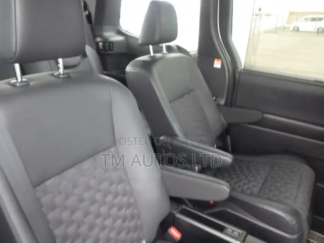 Toyota Voxy S-Z 2WD 7-Seater 2022 Pearl