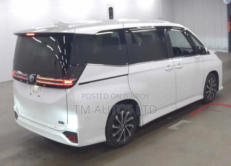 Toyota Voxy S-Z 2WD 7-Seater 2022 Pearl
