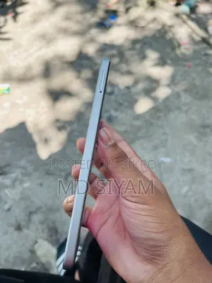 টেকনো স্পার্ক ৪০ প্রো ১২৮ জিবি সাদা