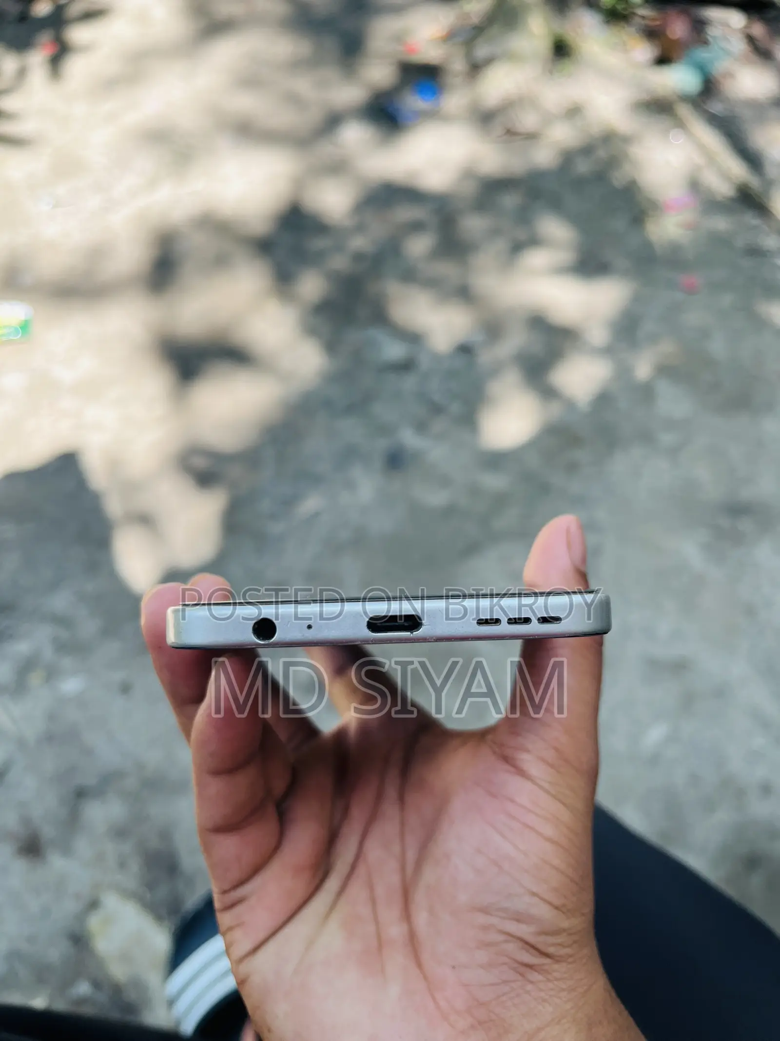 টেকনো স্পার্ক ৪০ প্রো ১২৮ জিবি সাদা