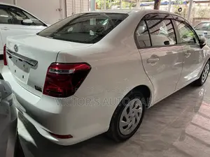 টয়োটা অ্যাক্সিও ২০২১ সাদা