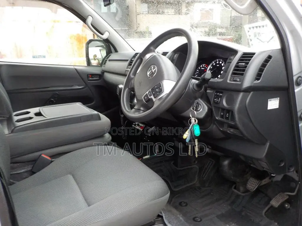 Toyota HiAce 2021 Silver