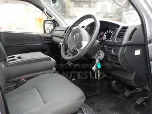 Toyota HiAce 2021 Silver