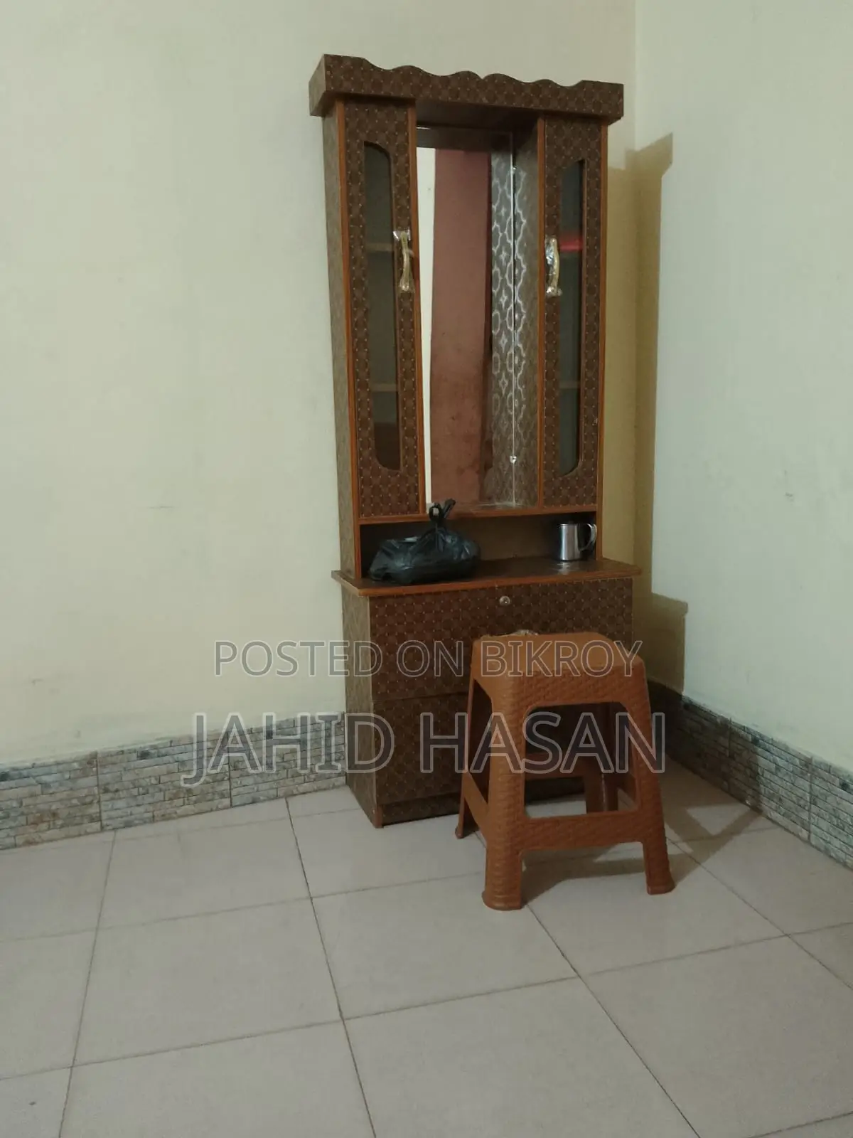 ভালো কন্ডিশনের ড্রেসিং টেবিল বিক্রয় করা হবে