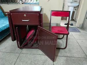 ফোল্ডিং টেবিল