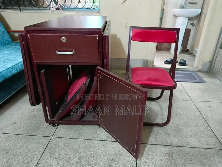 ফোল্ডিং টেবিল