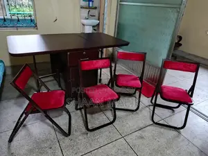 ফোল্ডিং টেবিল