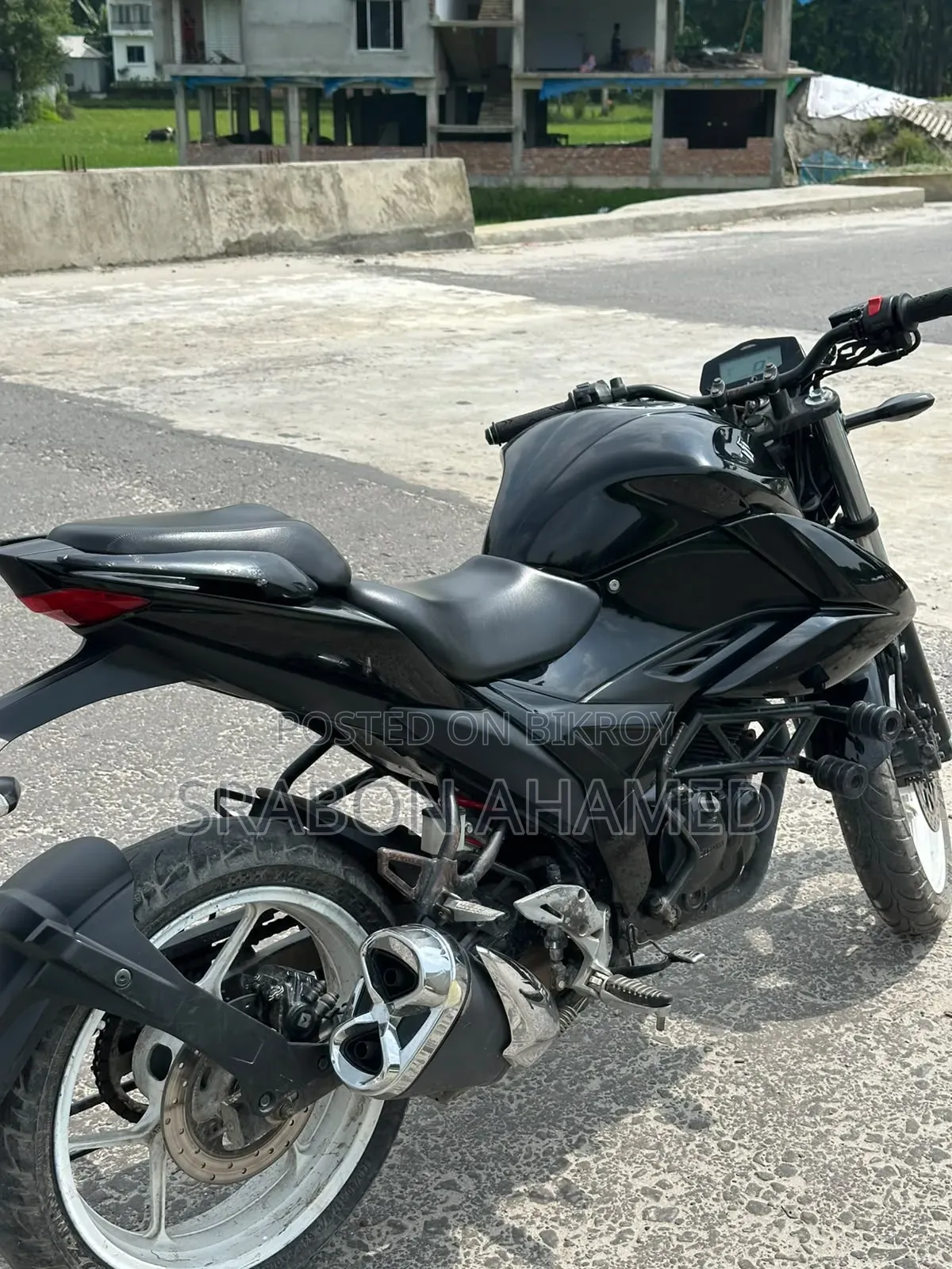 সুজুকি জিক্সার ২০২১ কালো