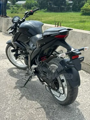 সুজুকি জিক্সার ২০২১ কালো
