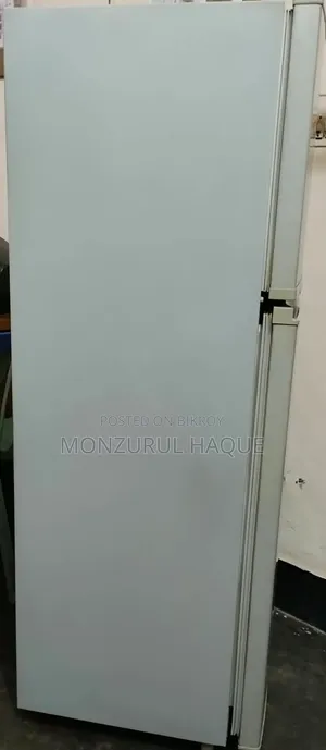 একটি ফ্রিজ বিক্রি করা হবে।