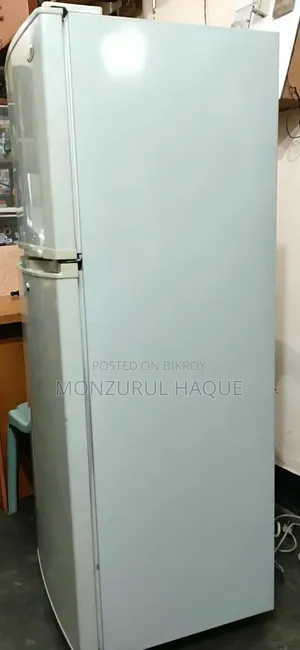 একটি ফ্রিজ বিক্রি করা হবে।
