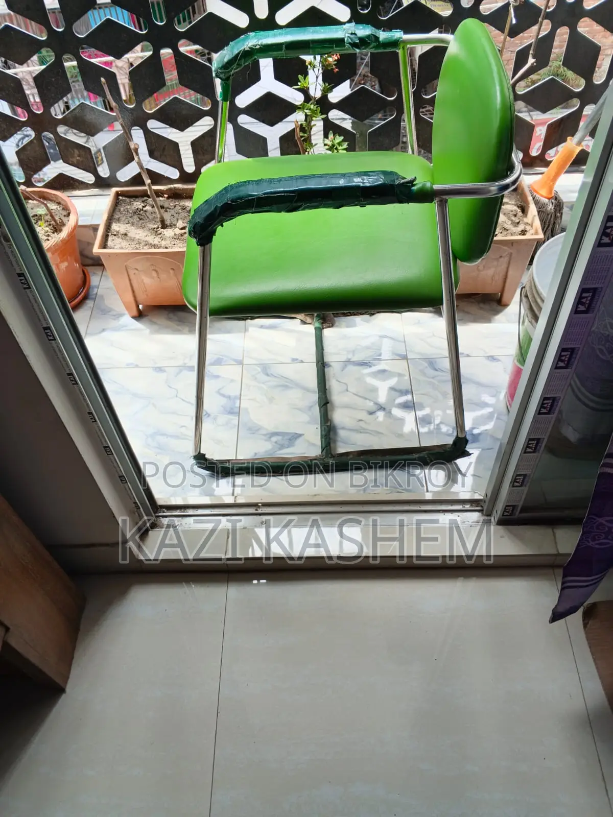 Steel Frame Reading Chair