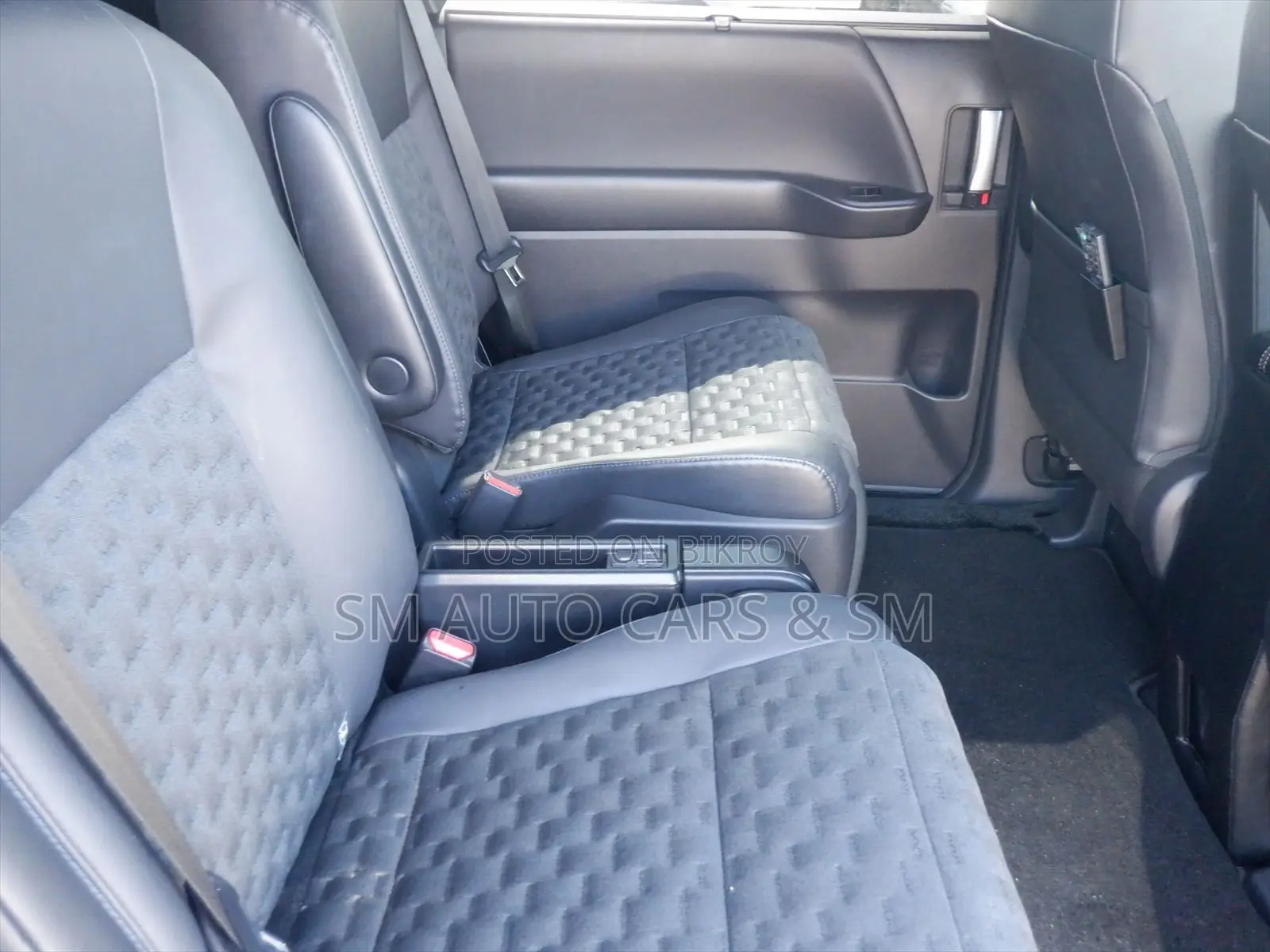 Toyota Voxy Hybrid S-Z 2WD 7-Seater 2022 Pearl