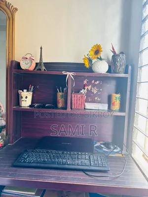 পড়ার টেবিল