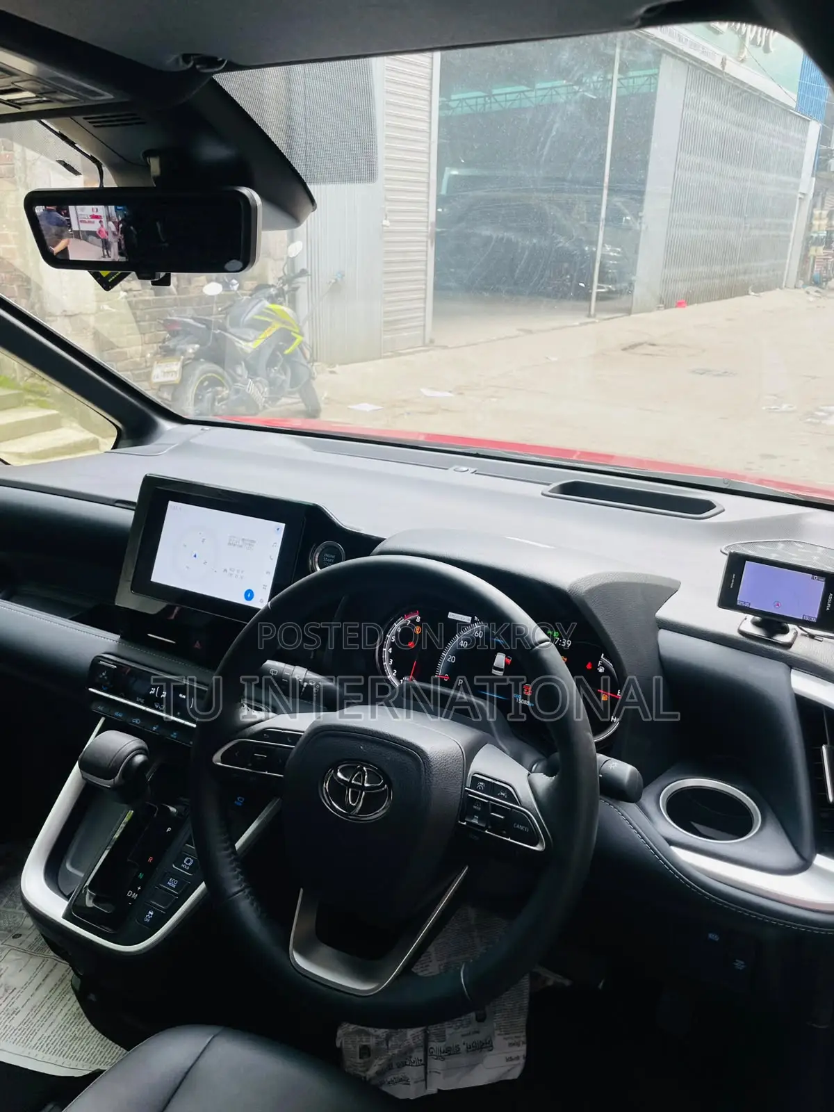 Toyota Noah 2022 Red