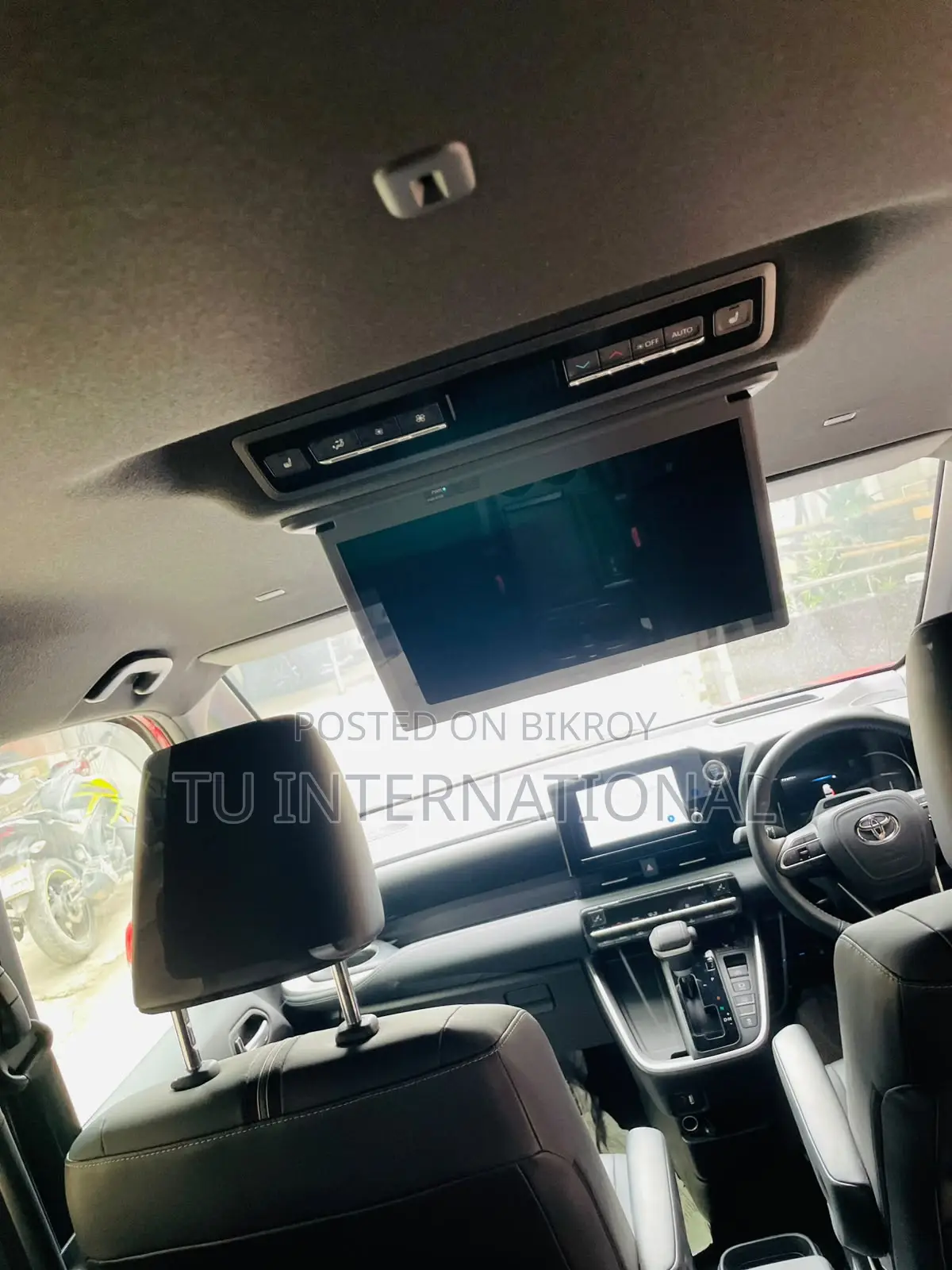 Toyota Noah 2022 Red
