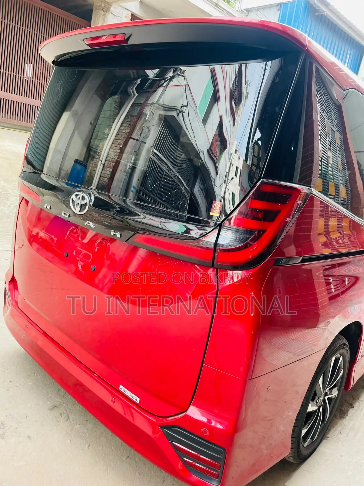 Toyota Noah 2022 Red