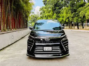 টয়োটা ভক্সি ২০২১ কালো