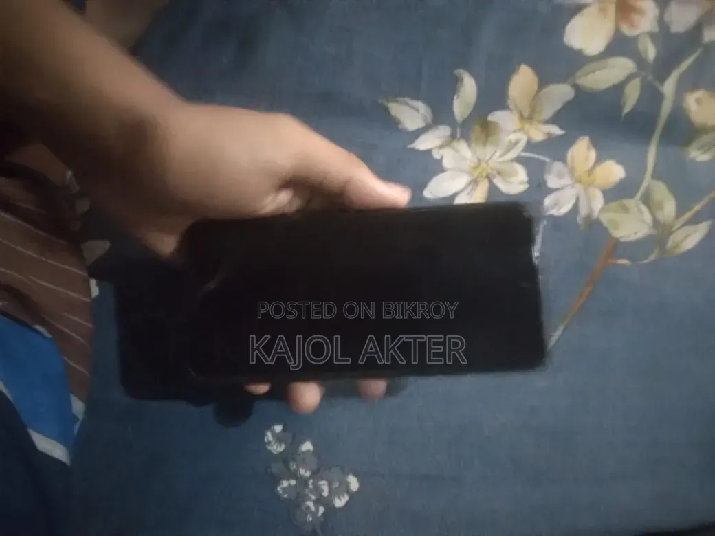টেকনো স্পার্ক ৩০সি ১২৮ জিবি কালো