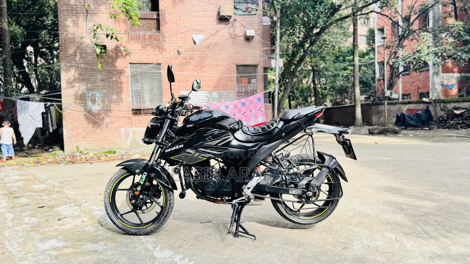 সুজুকি জিক্সার ২০২৩ কালো