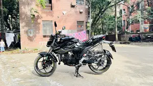 সুজুকি জিক্সার ২০২৩ কালো