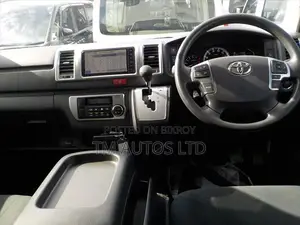 Toyota HiAce 2022