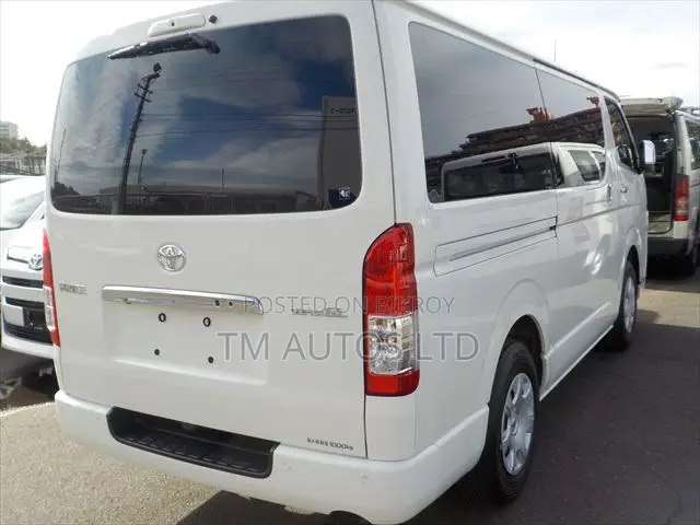 Toyota HiAce 2022