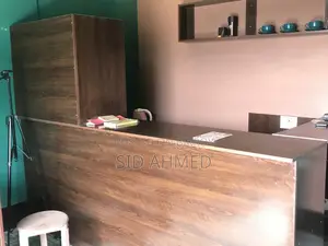 দোকান বড় ডেক্স বা টেবিল