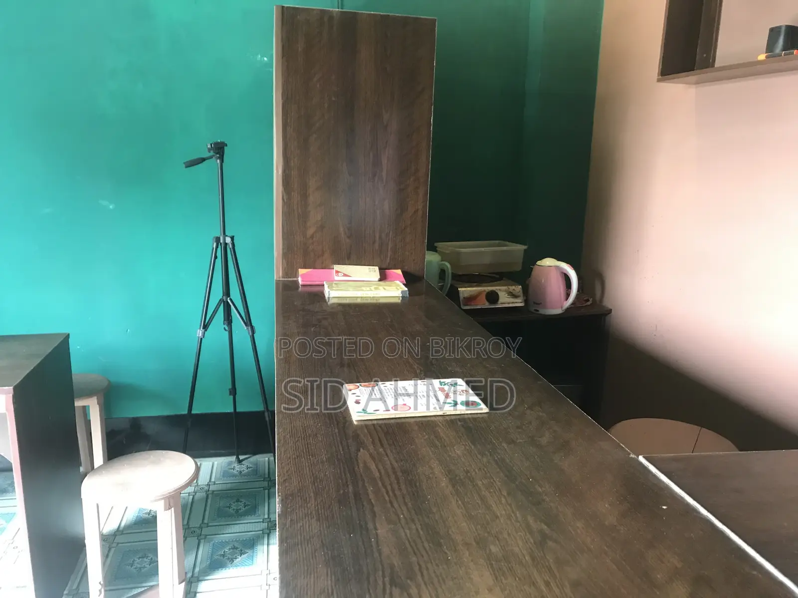 দোকান বড় ডেক্স বা টেবিল