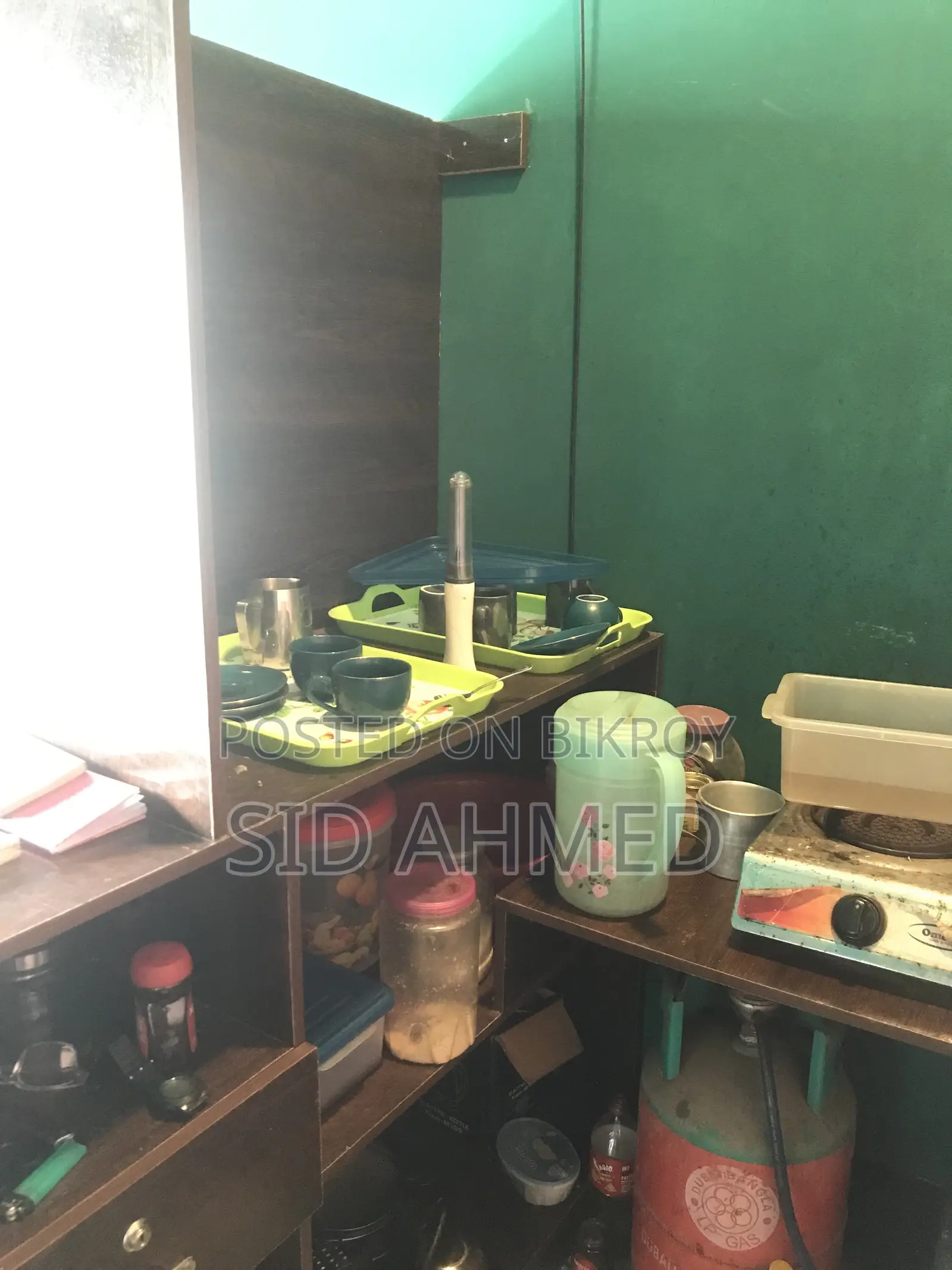 দোকান বড় ডেক্স বা টেবিল