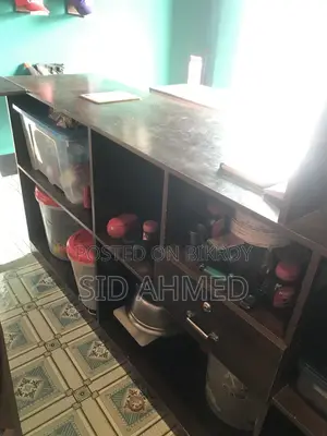 দোকান বড় ডেক্স বা টেবিল